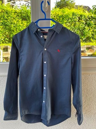 Chemise bleue à manches longues, élégante