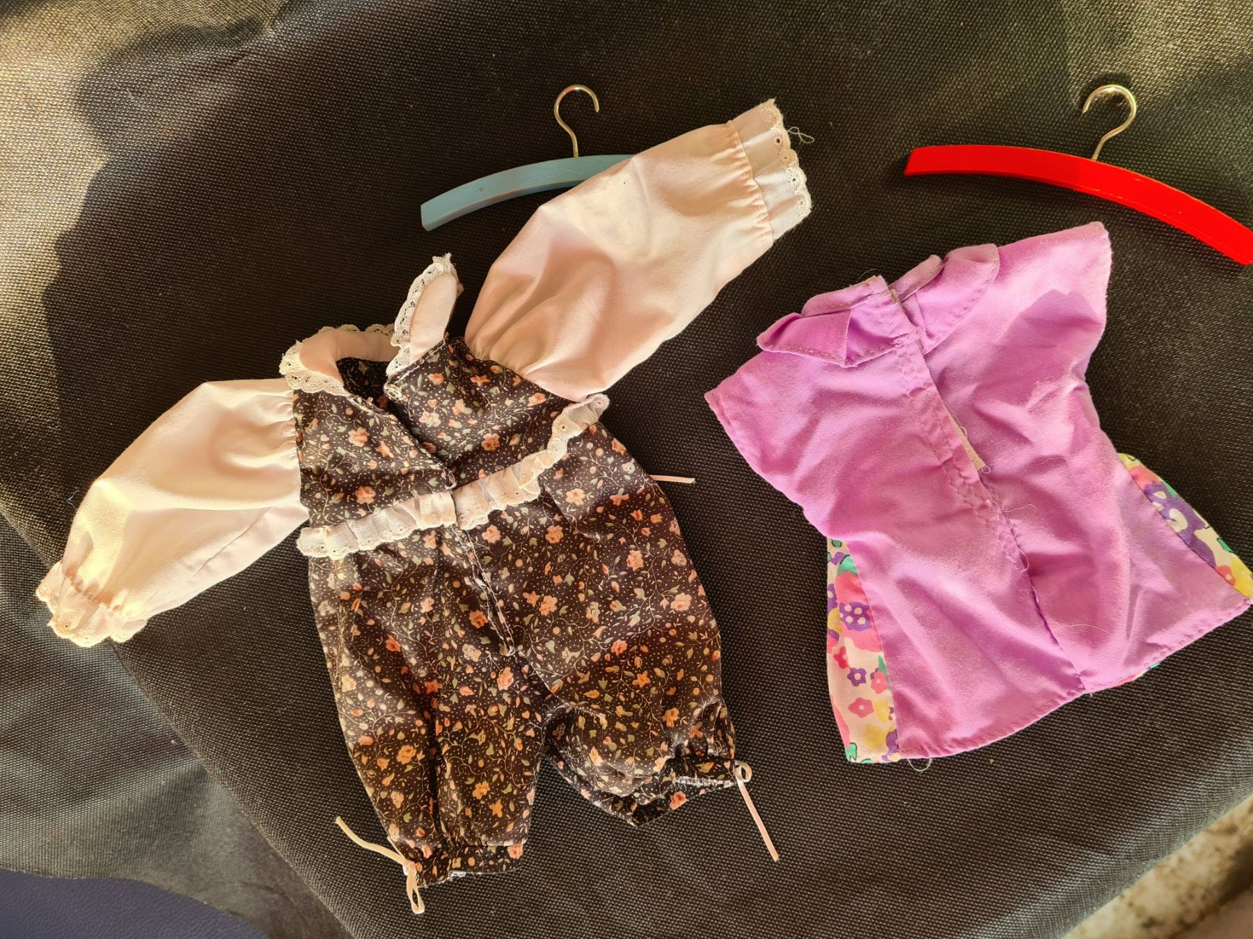 Sasha Morgenthaler Puppen: 2 Puppenkleider - Retro Vintage – Gebraucht aus Münchenbuchsee von babilibern 3