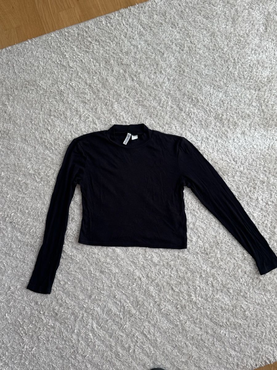H&M Top: H&M Divided Schwarzes Langarmshirt, Gr. S – Nuovo (secondo la descrizione) da Gächlingen venduto da anjuli_123