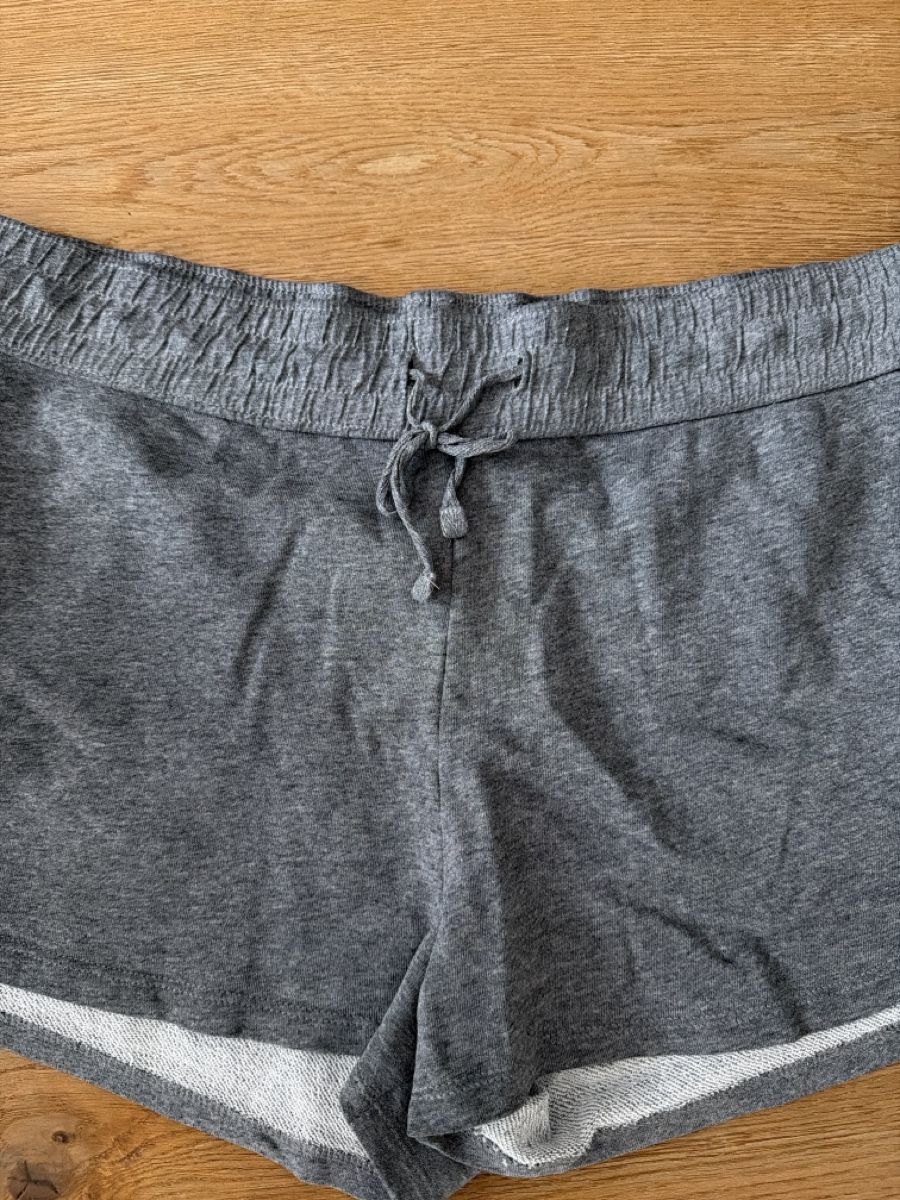 H&M Pantaloni: Shorts H&M Basics – Usato da Davos Platz venduto da boom62 1