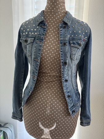 Jeansjacke mit Nieten, QS S.Oliver, Gr. XS, Top Zustand