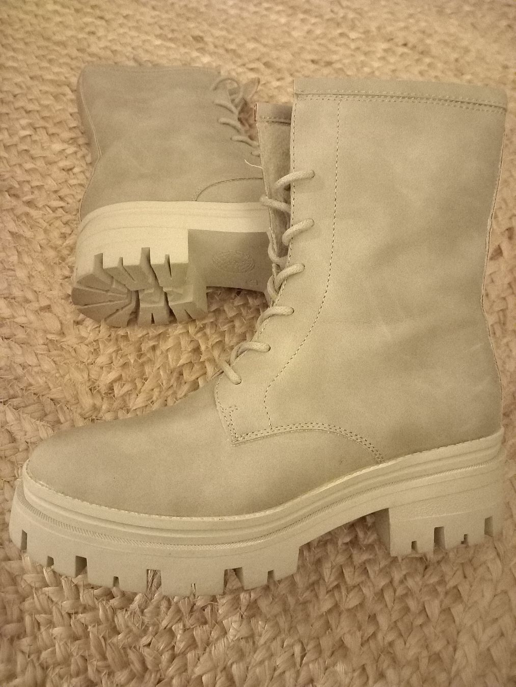 Scarpe da uomo: Stiefeletten OXMOX, 37, beige – Usato da Wanzwil venduto da lonelybeachhouse