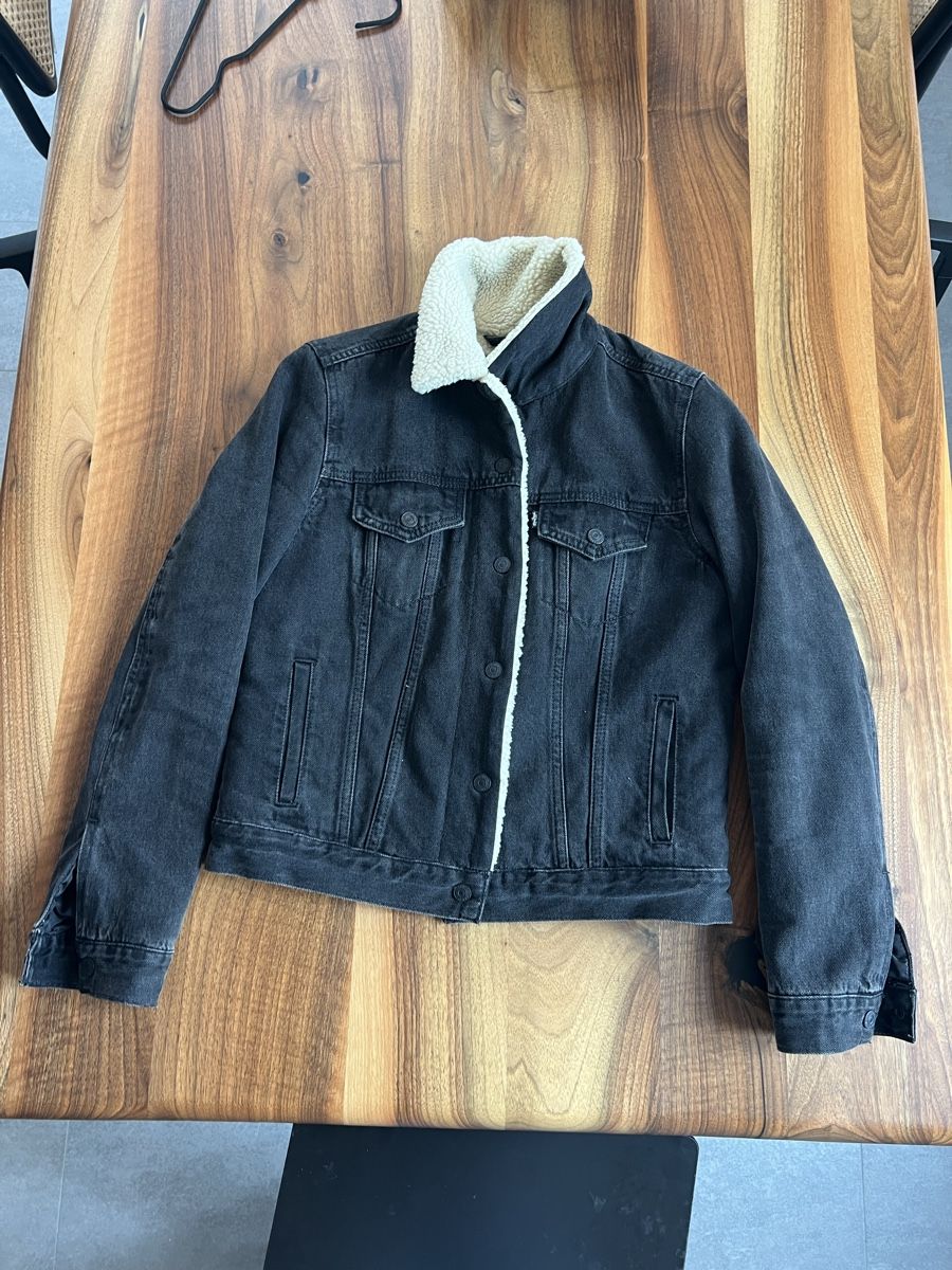 Levi's Giacche: Levis Jeansjacke Schwarz mit Fell – Usato da Bern venduto da globetrotter1988 4