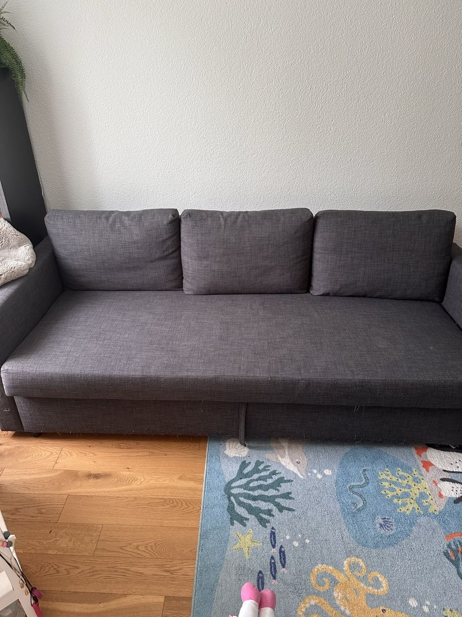 Sofas: Ikea Friheten Sofa mit Schlaffunktion – D'occasion à Wetzikon ZH par crawn 1