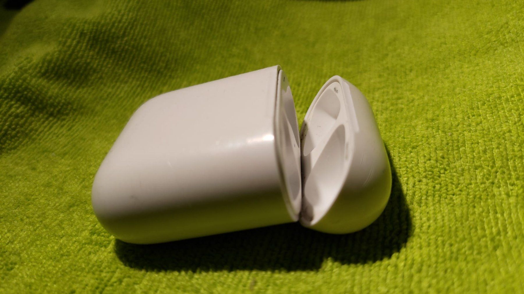 Apple Caricabatterie: Apple AirPods Ladestation 1.Generation – Usato da Horn venduto da rico_fan 1
