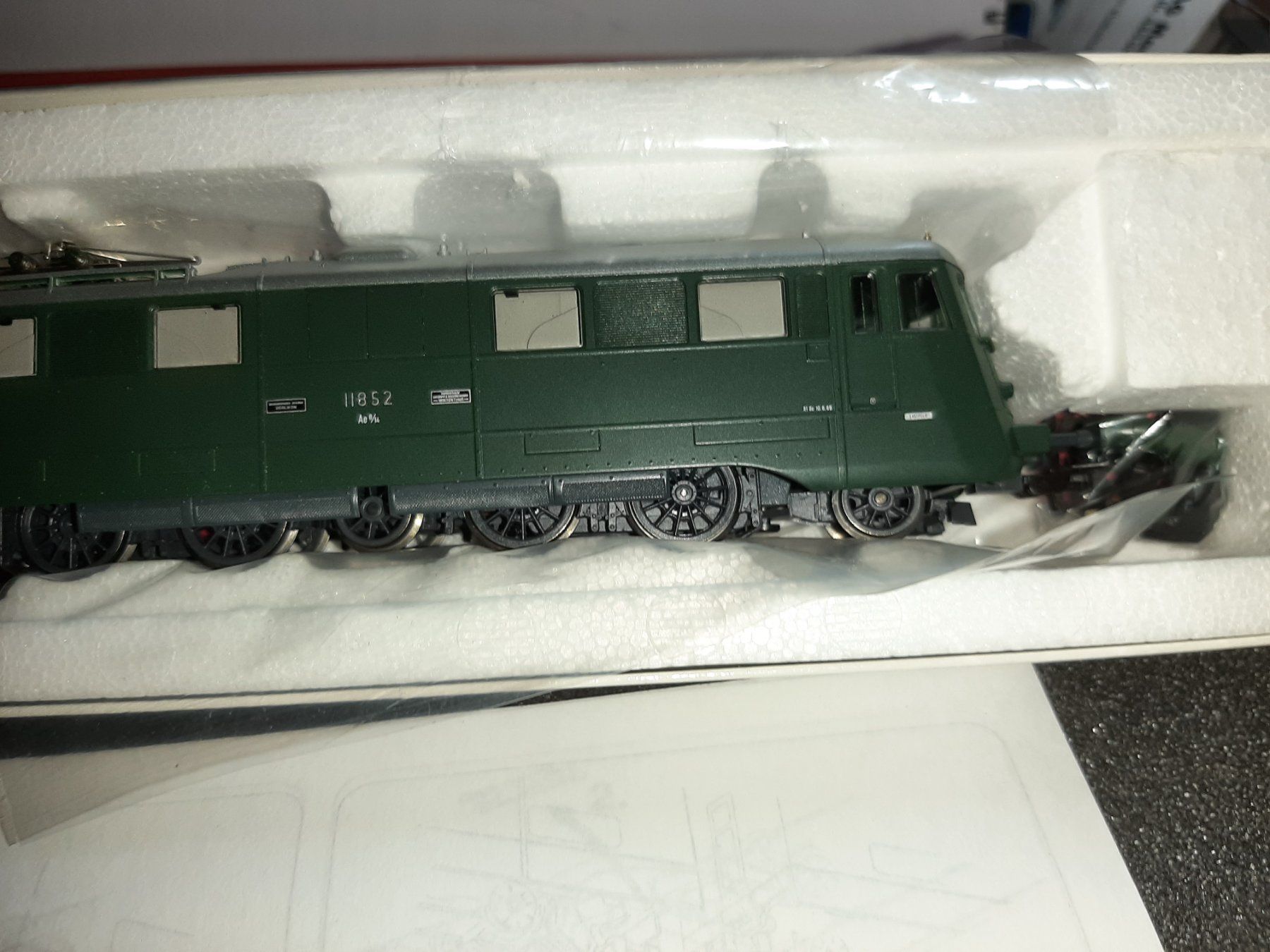 Roco Modellini di ferrovie: ROCO H0: Ref. 43770, SBB Ae 8/14 11852 – Usato da Avully venduto da RIVALIS 2