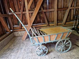 Alter Bollerwagen mit Ersatzräder