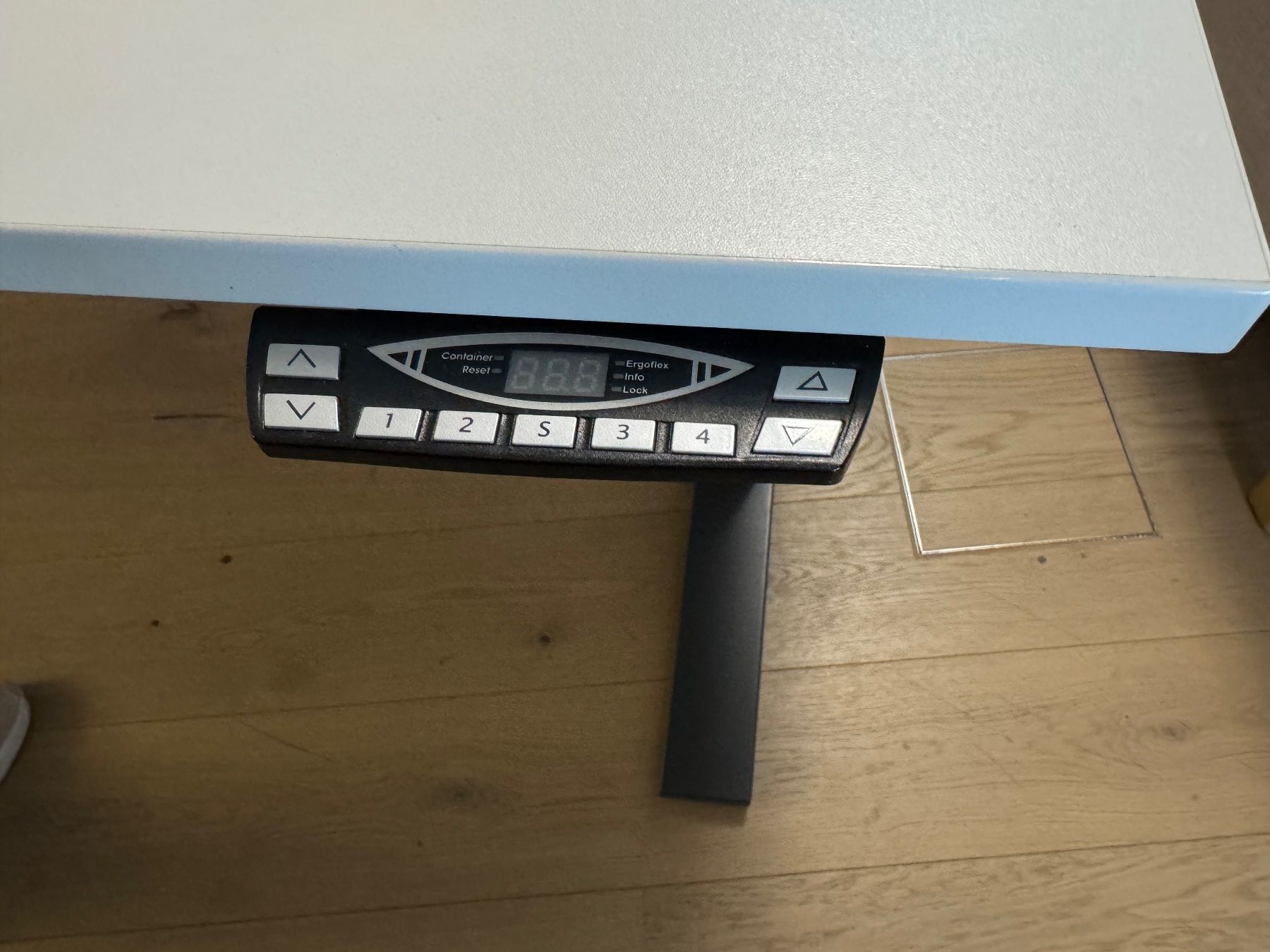 Scrivanie: Stehpult elektrisch verstellbar – Usato da Schindellegi venduto da ZanucoTreuhand 3