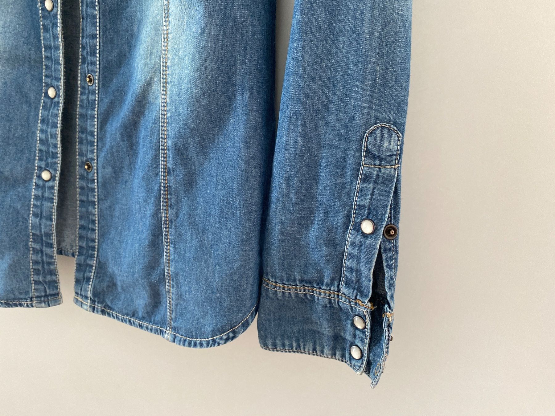 Bershka Blusen: Jeansbluse Grösse s Top Zustand – Gebraucht aus Glattbrugg von riseca 2