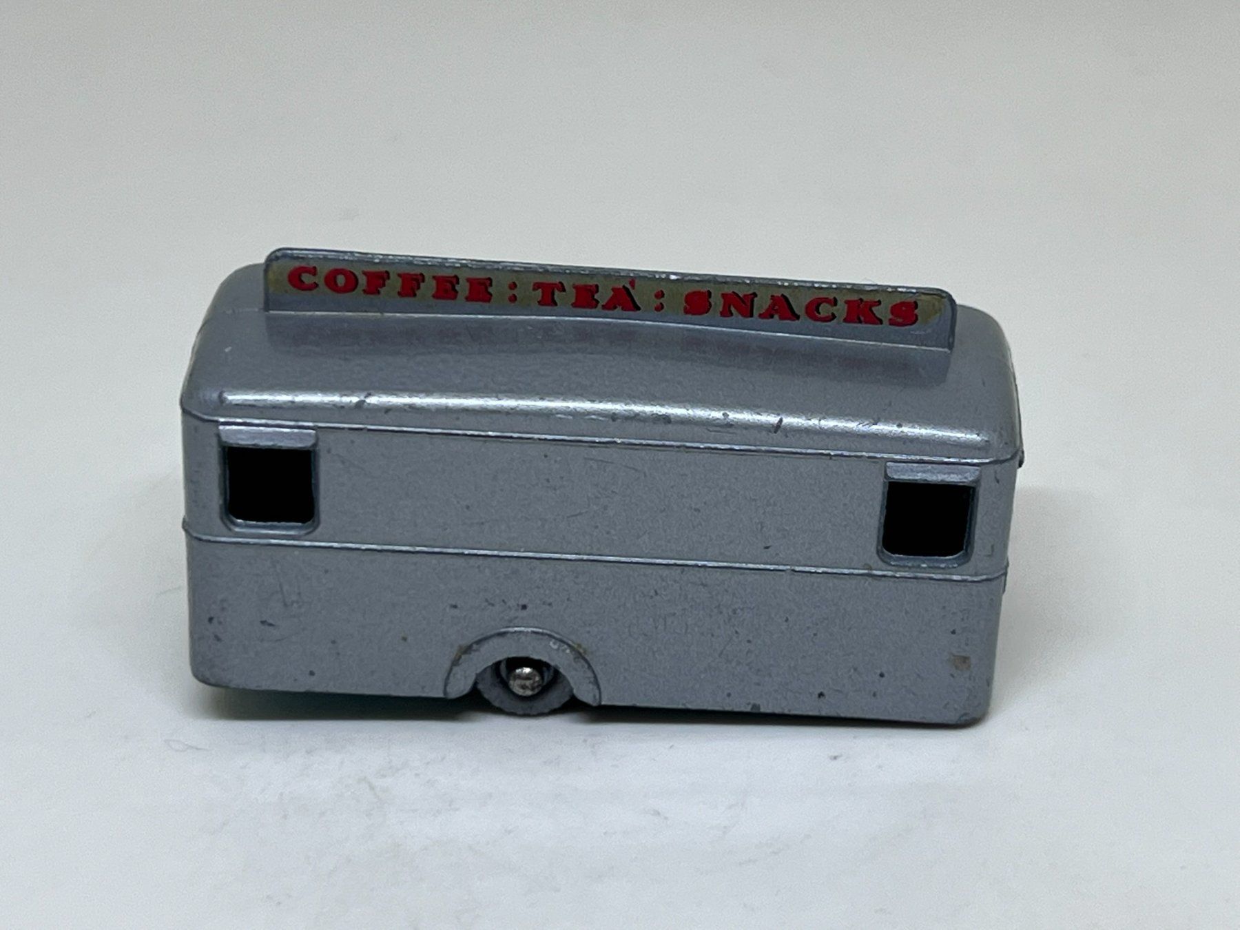 Matchbox Modellini d'auto: Matchbox Mobile Canteen #683 – Usato da Wildegg venduto da LaaBoutique 2