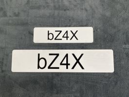 Schild von bZ4X Grösse wie Autonummer 