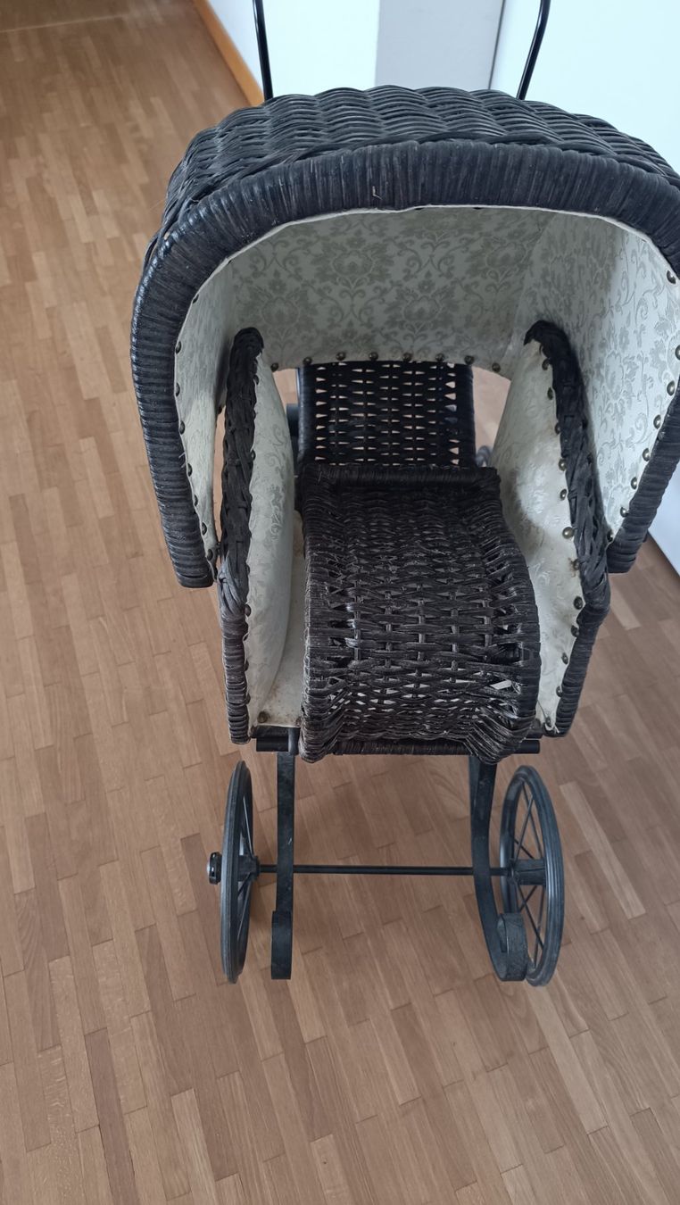 Carrozzine per bambole: Antiker nostalgischer Puppenwagen – Usato da Zürich venduto da Jul69 4