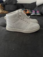 Turnschuhe über den Knöchel mit Glitzer