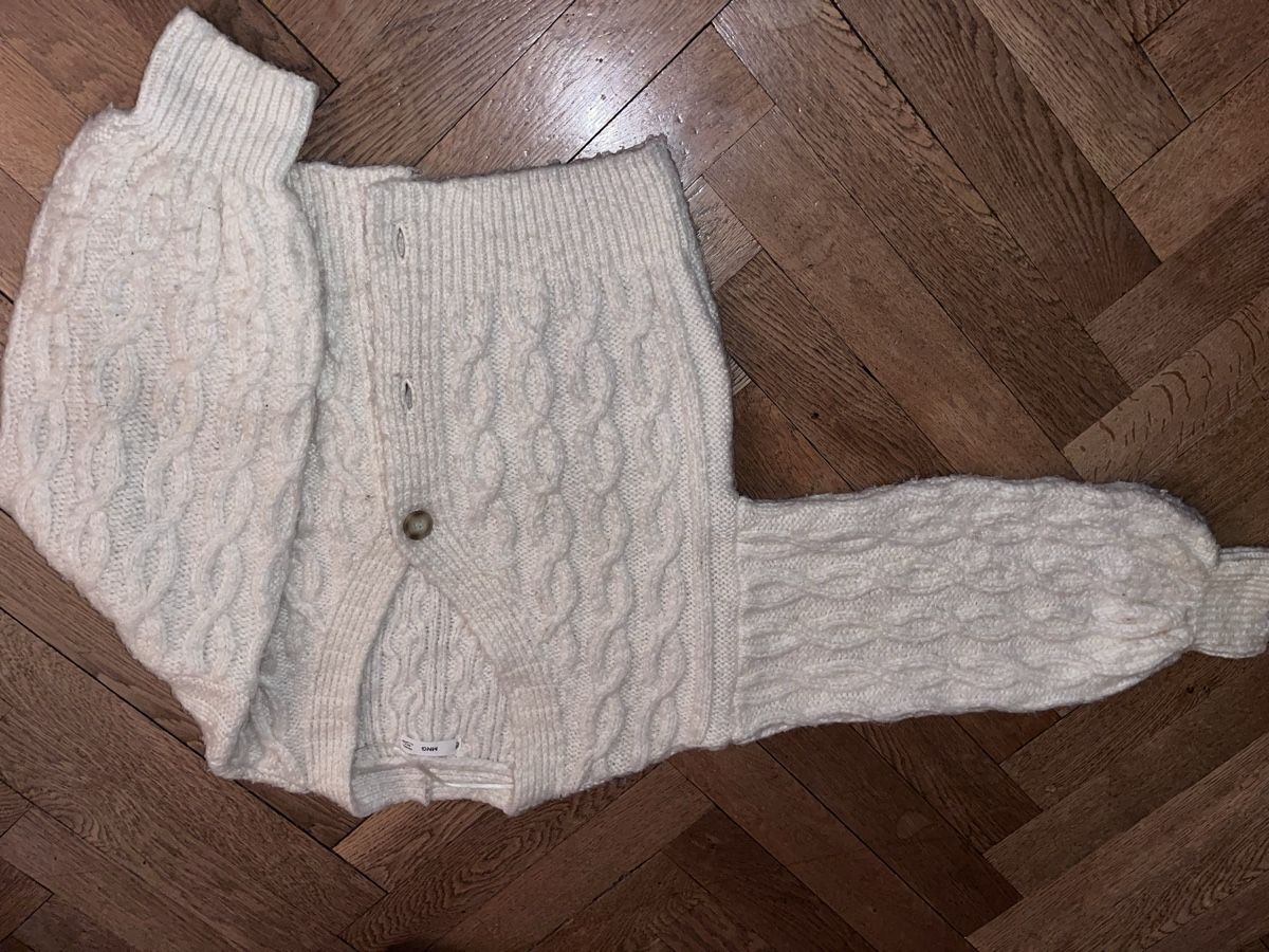 Mango Giacche: Warm Knitted Cardigan for Winter from Mango – Usato da Thalwil venduto da Adr1234