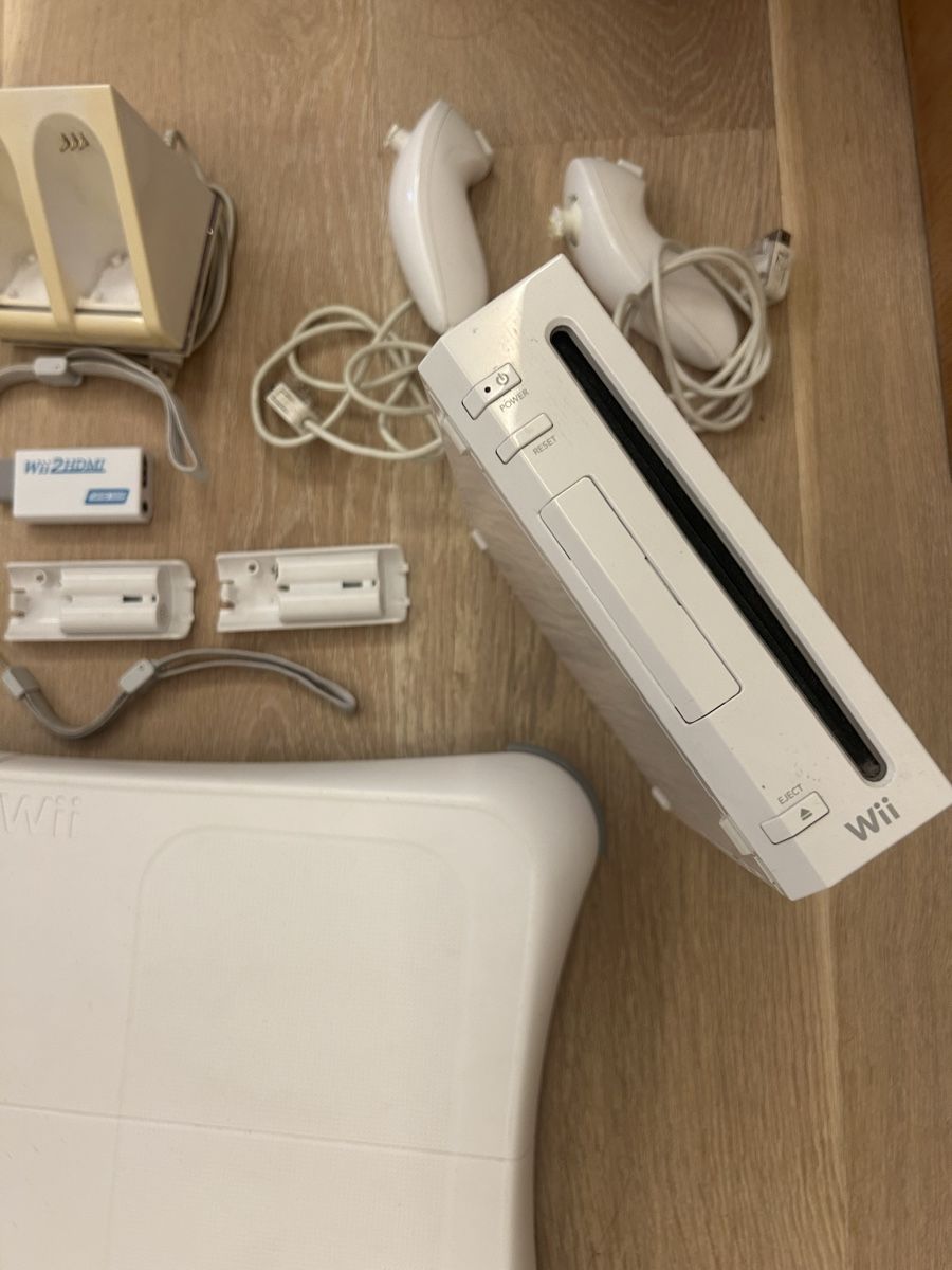 Nintendo Console: Big Wii lot  – Usato da Zürich venduto da valico 3