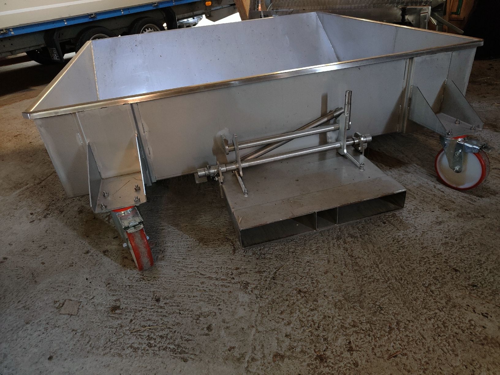 Tutte le macchine: Tresterwanne für Traubenpresse – Usato da Weinfelden venduto da Michel-007 1