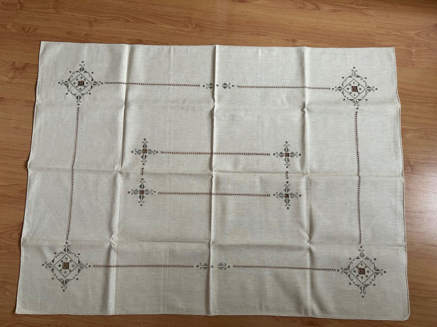 Altra biancheria da tavola: Tischdecke von Hand gefertigt – Usato da Gutenswil venduto da walker60
