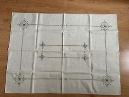 Tischdecke von Hand gefertigt