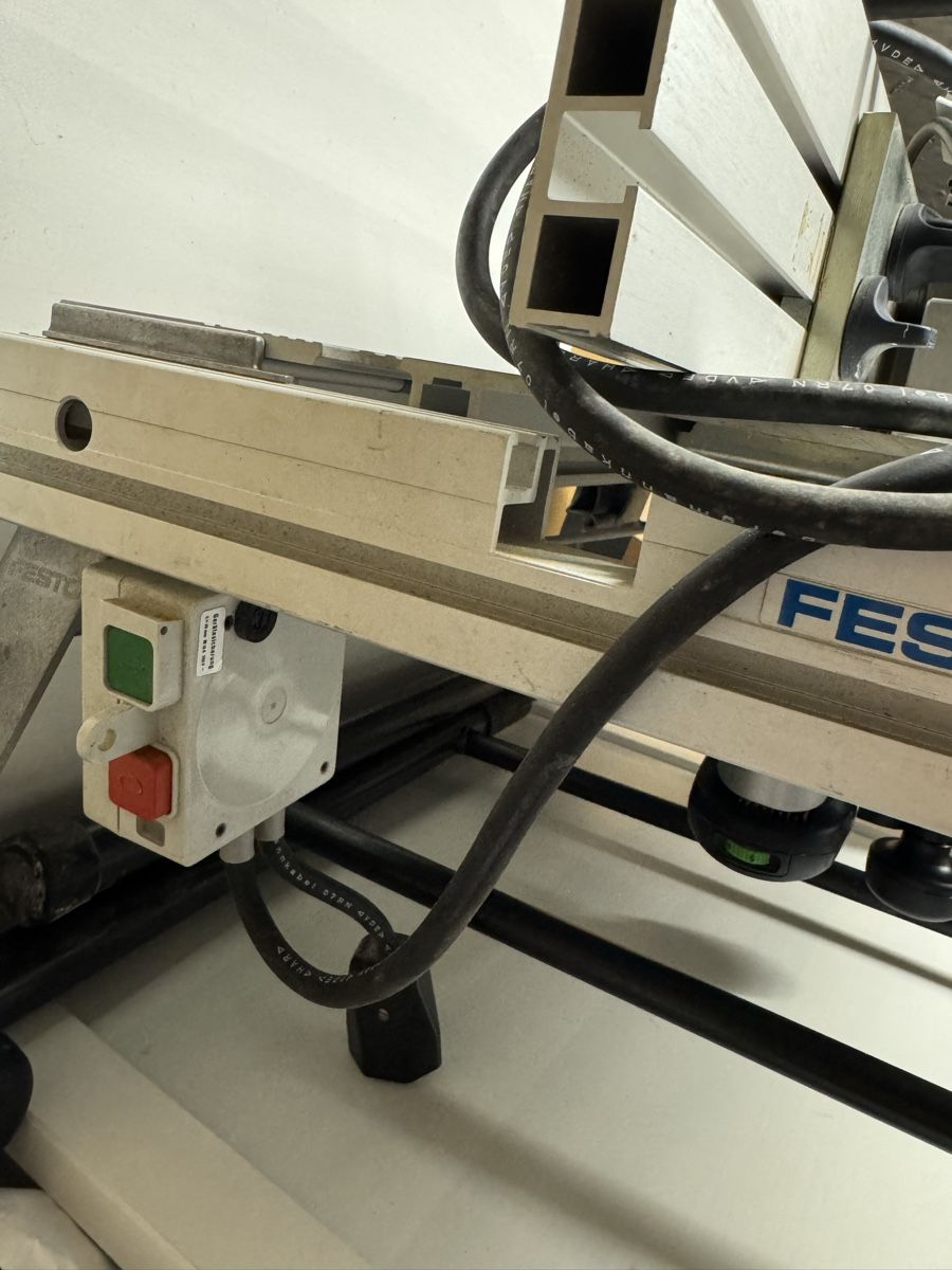 Festo Tutte le macchine: Fraiseuse Festo OF 900 E-Set CH – Usato da Brügg BE venduto da Goob 7