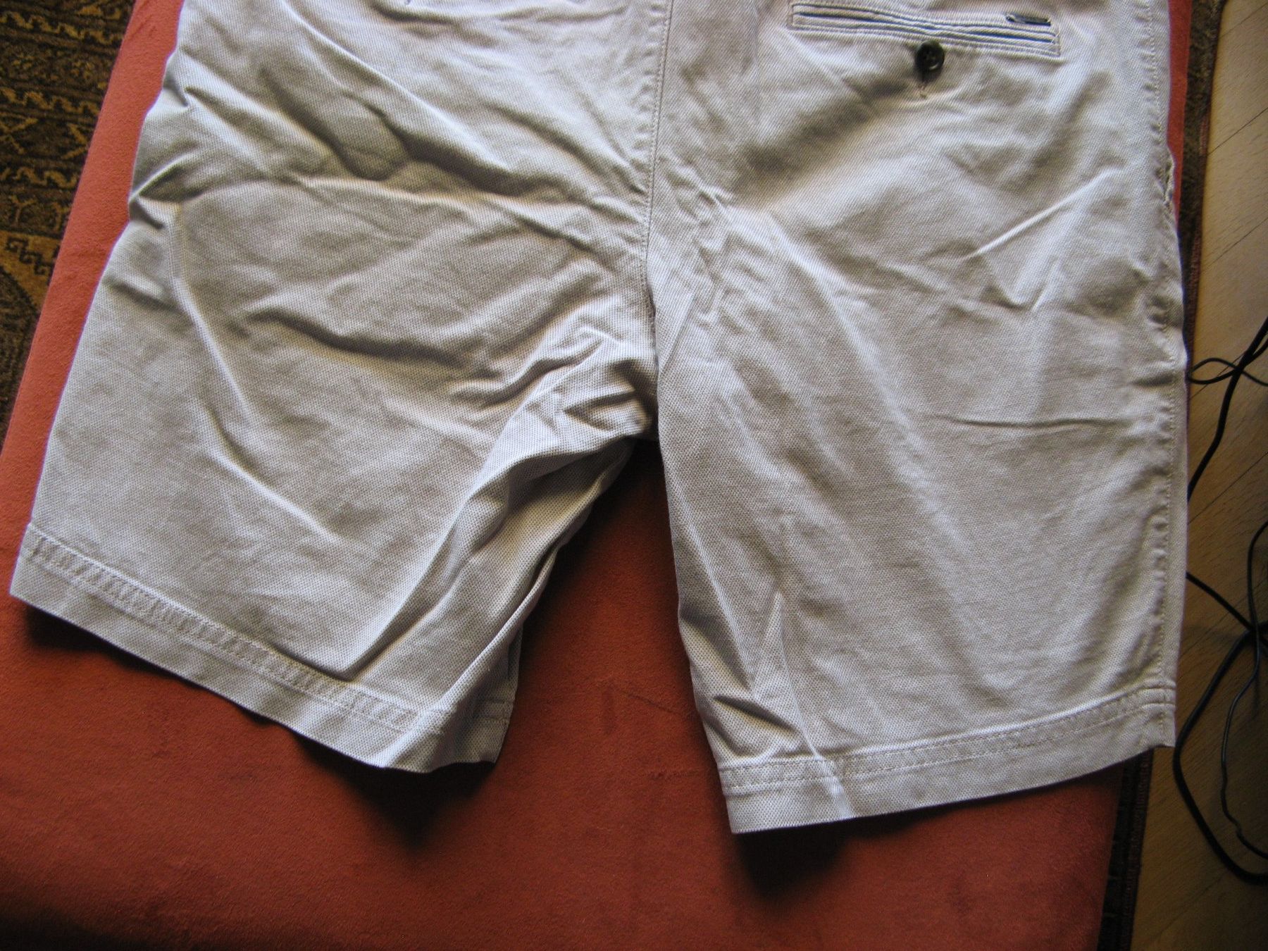 Hugo Boss Pantalons: kurze, beige Boss Shorts – D'occasion à Zürich par apil 5