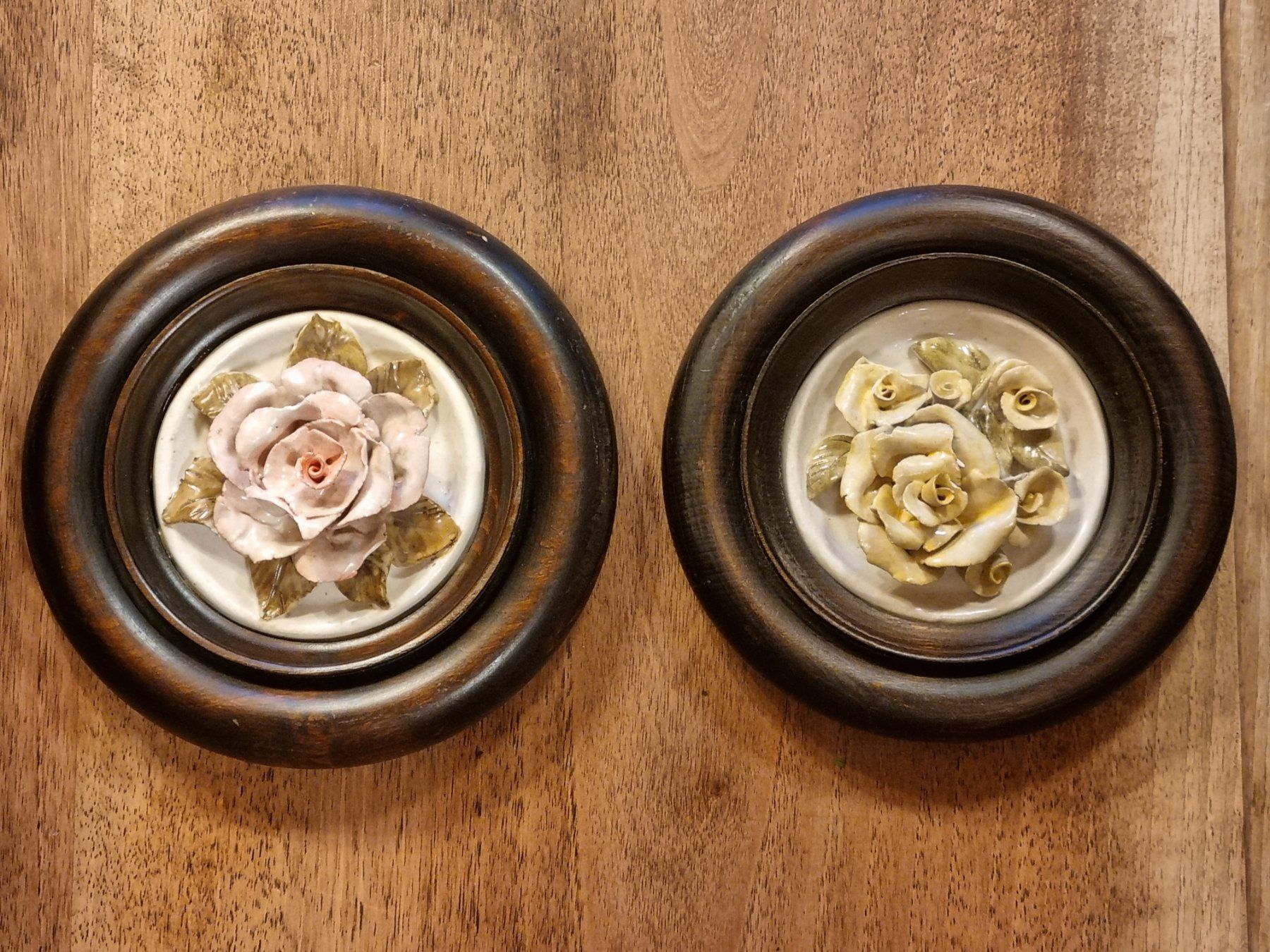Foto & Immagini: 2 Vintage Wandbilder mit 3D Rosen – Usato da Scharnachtal venduto da devin03 2