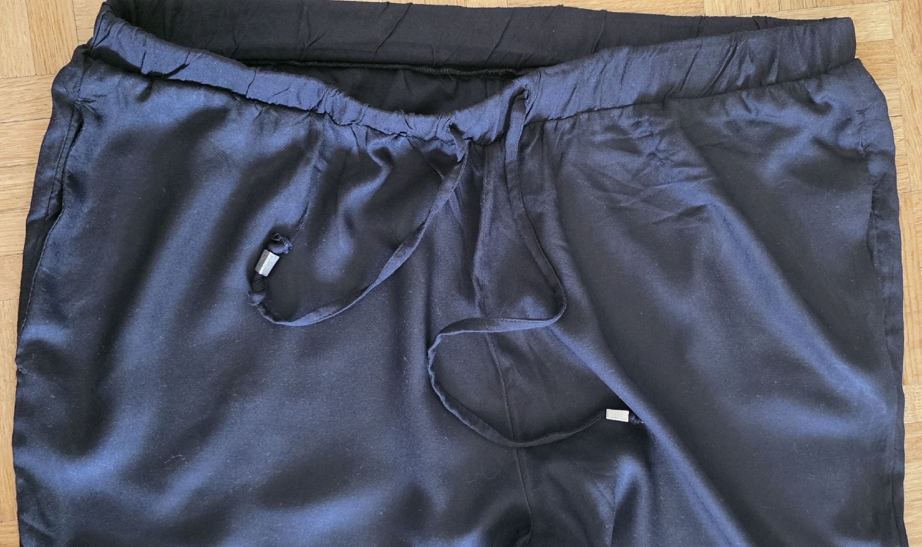 Pantaloni: Pantalon fluide Eté noir – Usato da Yverdon-les-Bains venduto da van_dq65
