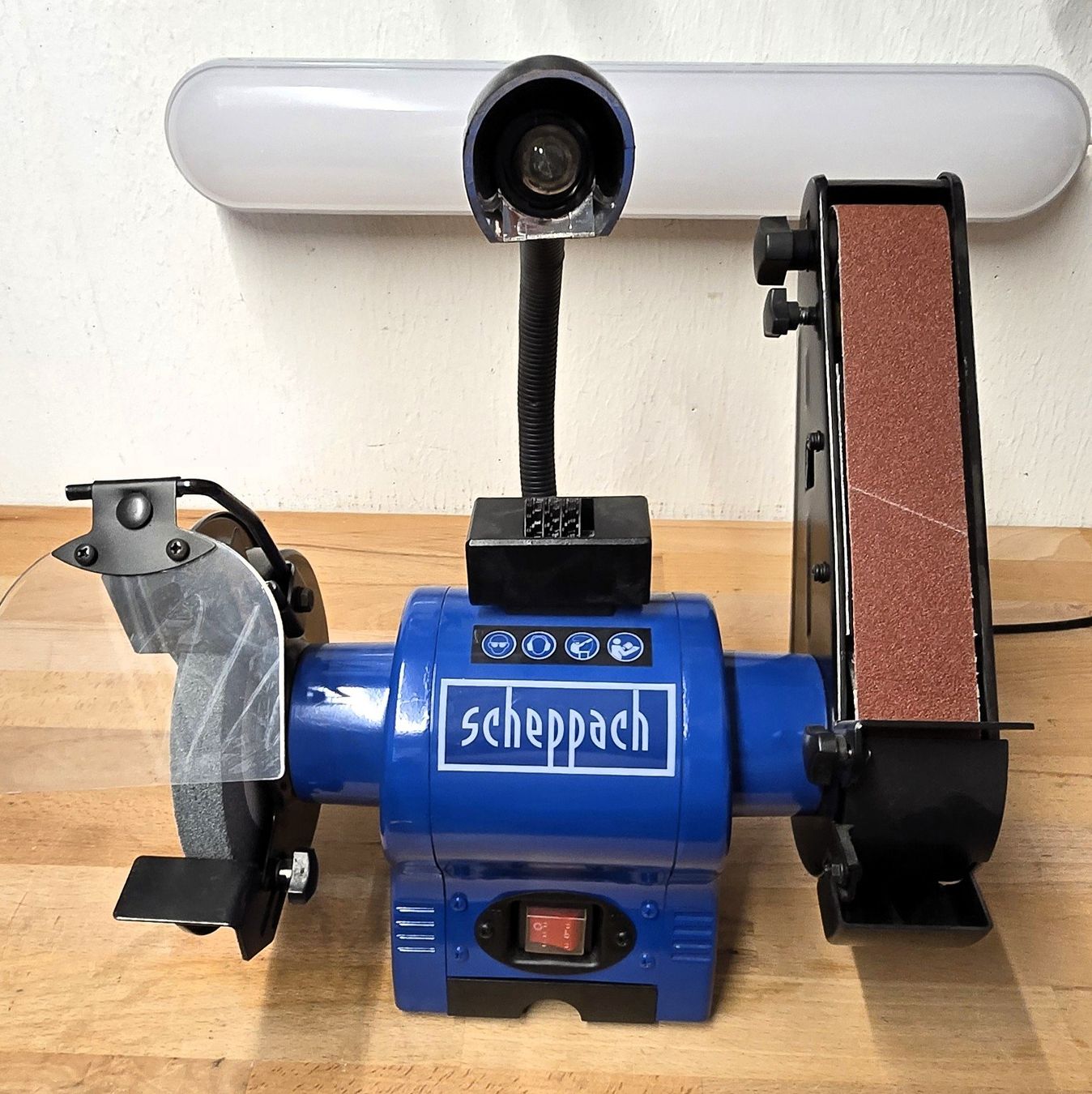 Scheppach Smerigliatrici & Lucidatrici: Scheppach BGS700 Kombinationsschleifer 230V – Usato da Studen BE venduto da Moore
