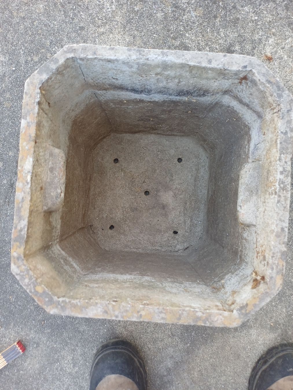 Eternit Vasi per fiori: Eternit Blumentopf – Difettoso da Wangenried venduto da Recycler94 4