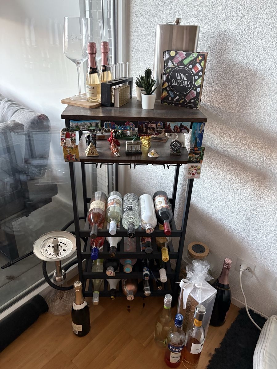 Regale: Weinregal mit Glashalter  Holz/Metall  – Gebraucht aus Wallisellen von des_l5yc