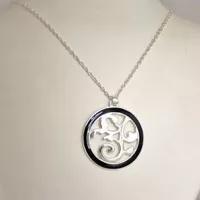 Collier à dessin tribal