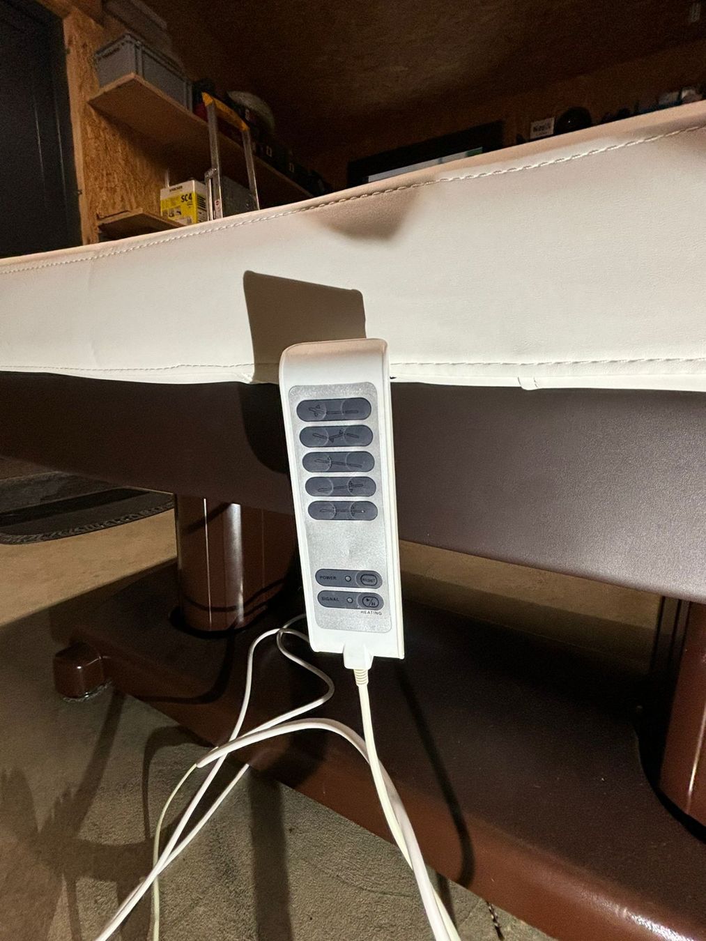 Lettini & sedie per cosmetici: Table de massage à 4 moteurs – Usato da La Chaux-de-Fonds venduto da jer_yck7 3