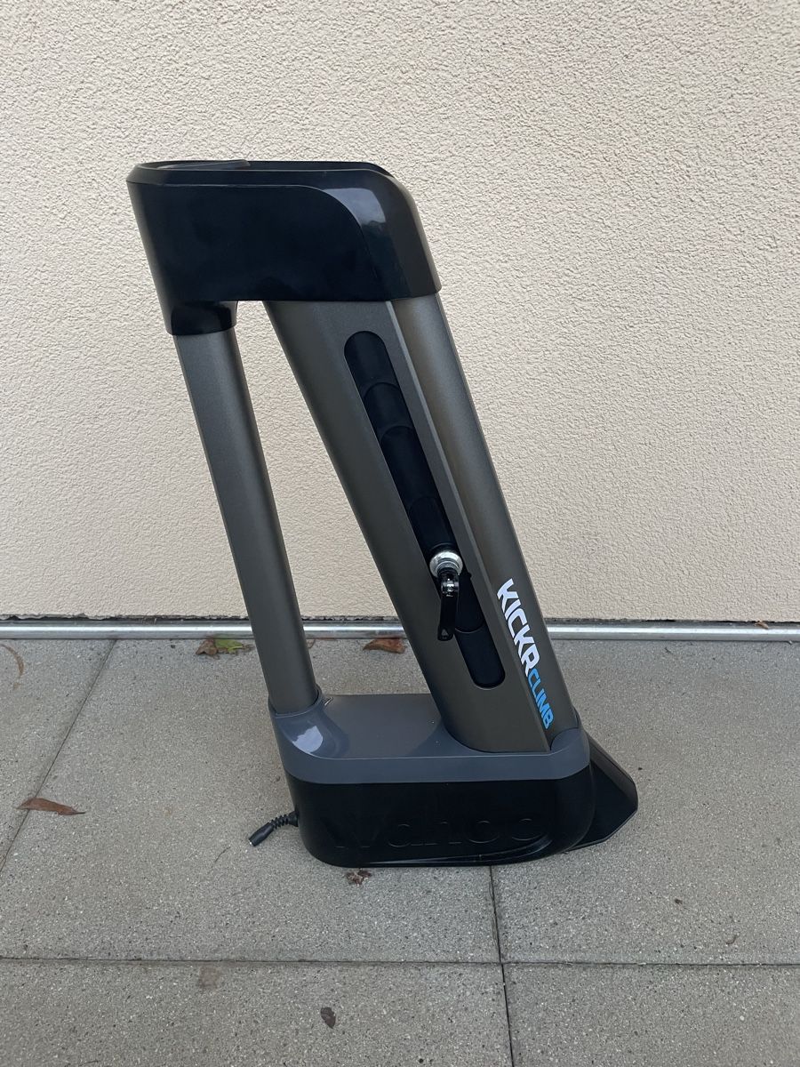 Wahoo Hometrainer: Wahoo KICKR CLIMB Indoor Grade Simulator - perfect condition – Neu (gemäss Beschreibung) aus Essertines-Rolle von hub_cc8m