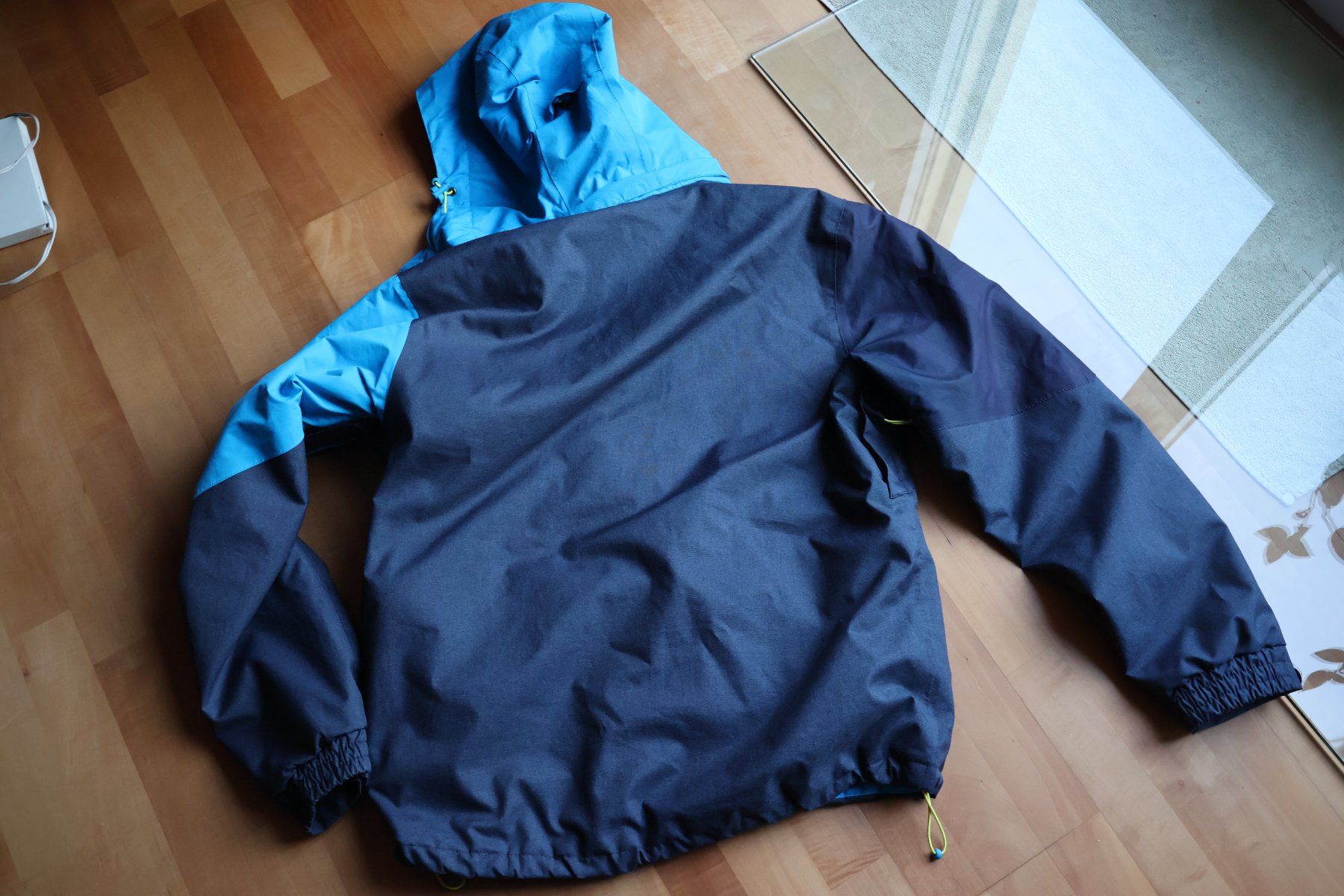 Giacche: Winterjacke Technology Gr. 48 (Ein klein loch) – Usato da Effretikon venduto da Freedom2025 1