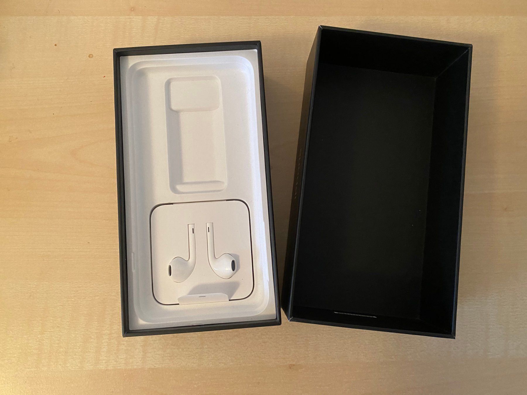 Astucci : Apple IPhone 7 Plus Schachtel mit Kopfhö – Nuovo (secondo la descrizione) da Arisdorf venduto da comestibles