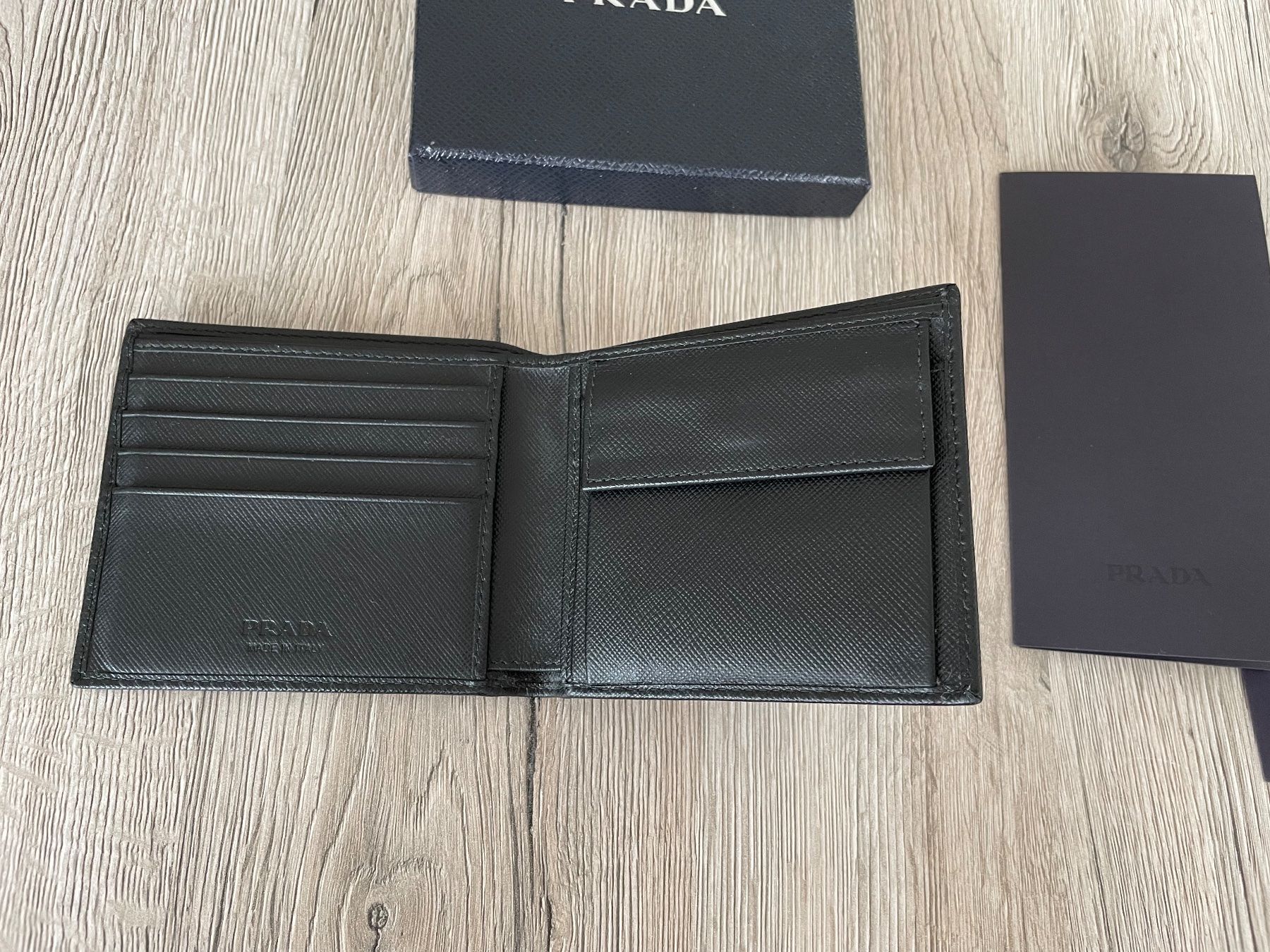 Prada Portafogli: Prada Saffiano Leder Portemonnaie – Nuovo (secondo la descrizione) da Herisau venduto da Grmi_ 2