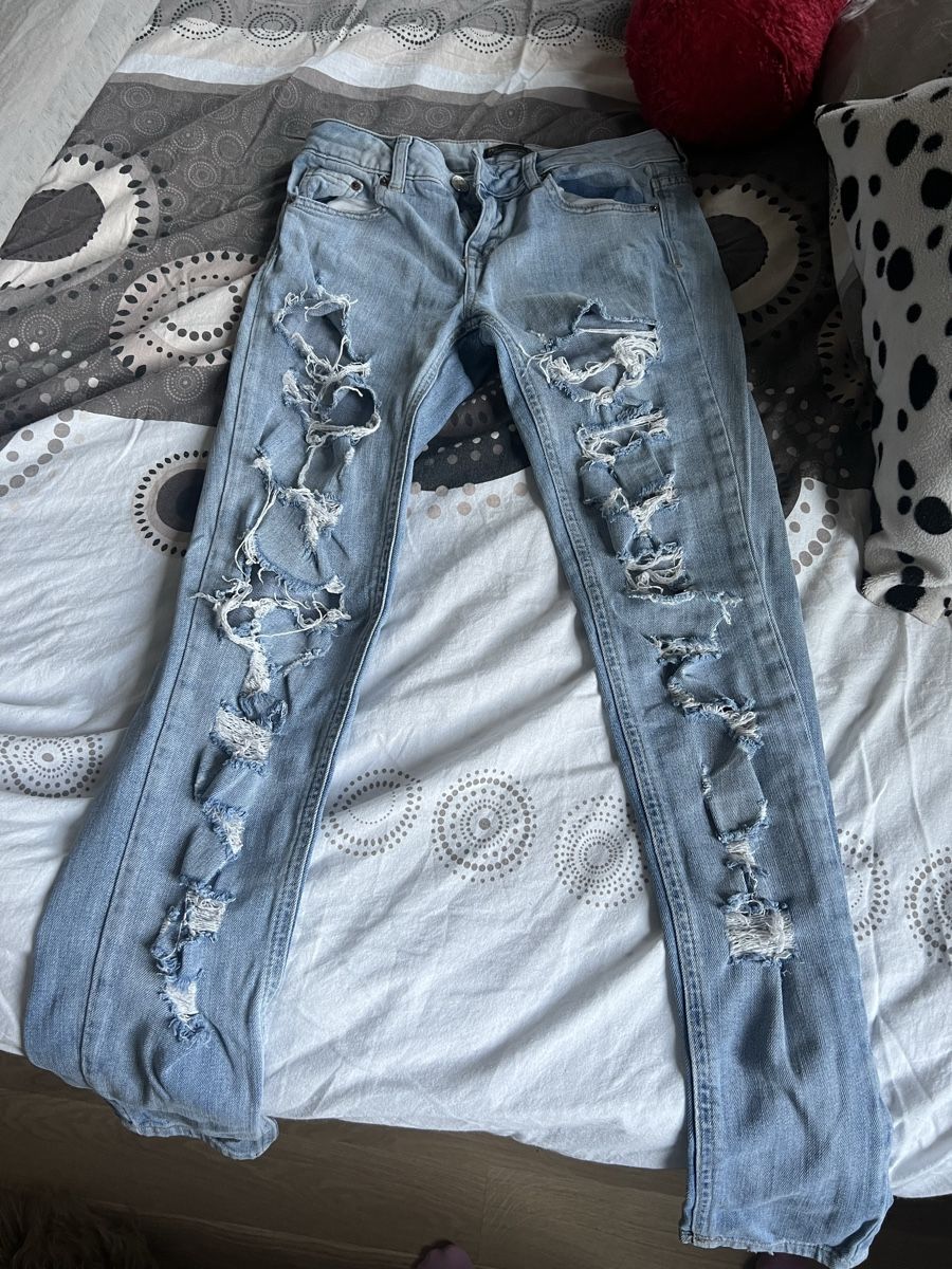 Pull&Bear Jeans: Zerrissene Jeans Pull&Bear Gr. 34/34 – Usato da Schaan venduto da bar_pp72