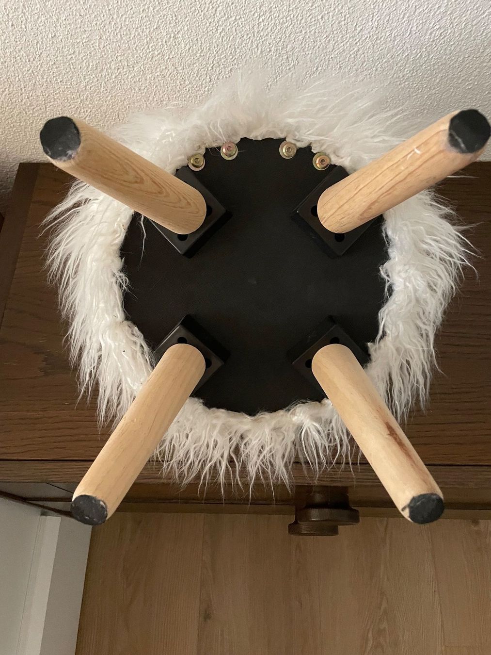 Sgabelli: Niedlicher Kinderhocker Elch mit Kunstfell – Usato da Winkel venduto da Kade50 2