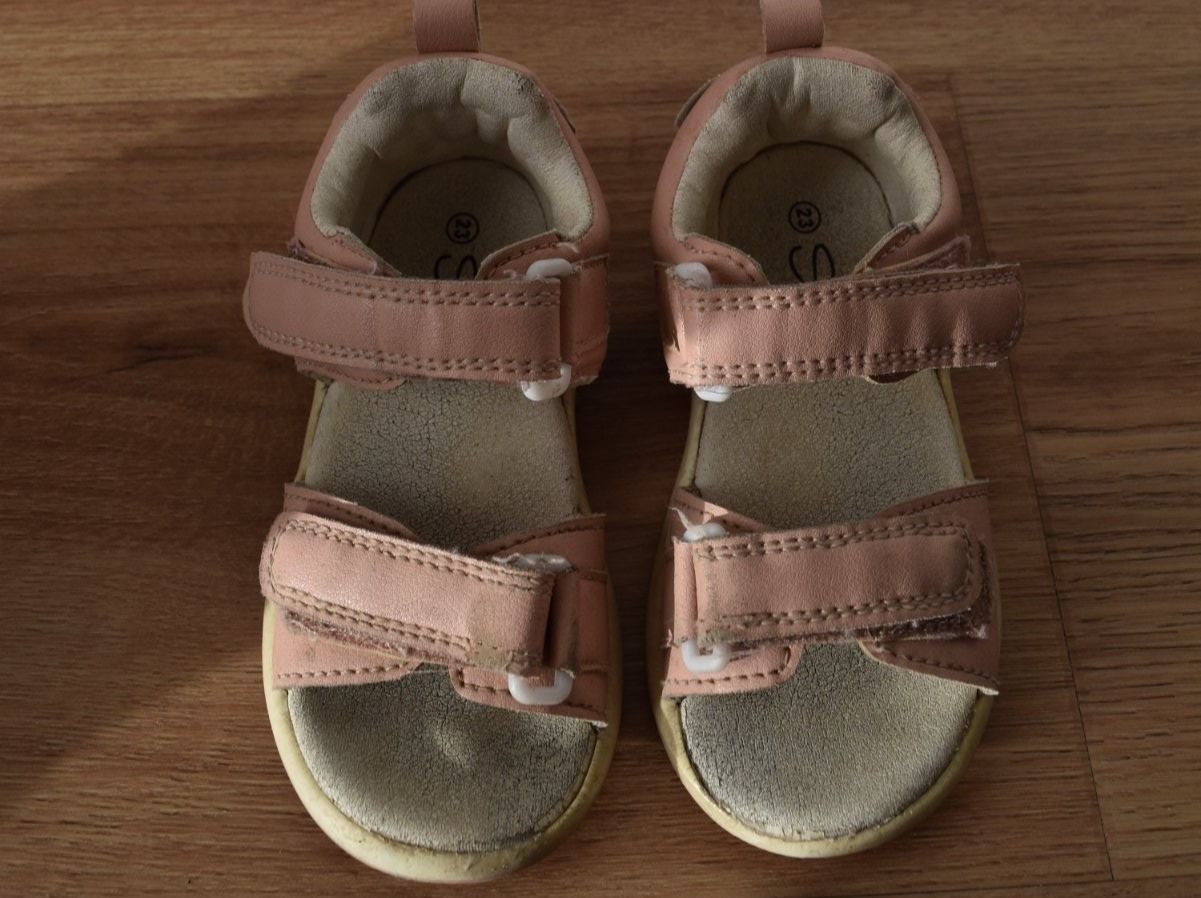 Schuhe für Mädchen: Sandalen rosa (Grösse 23) – Gebraucht aus Aeschi (SO) von clementinli