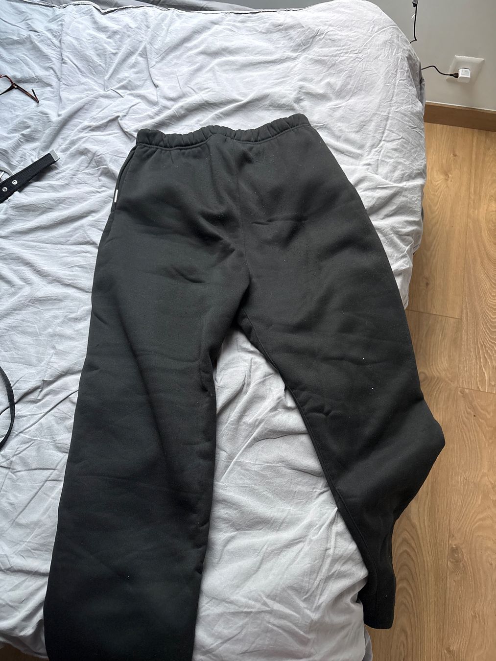 Shein Pantalons: Jogging noir – D'occasion à Nidau par hel_vwr6 2