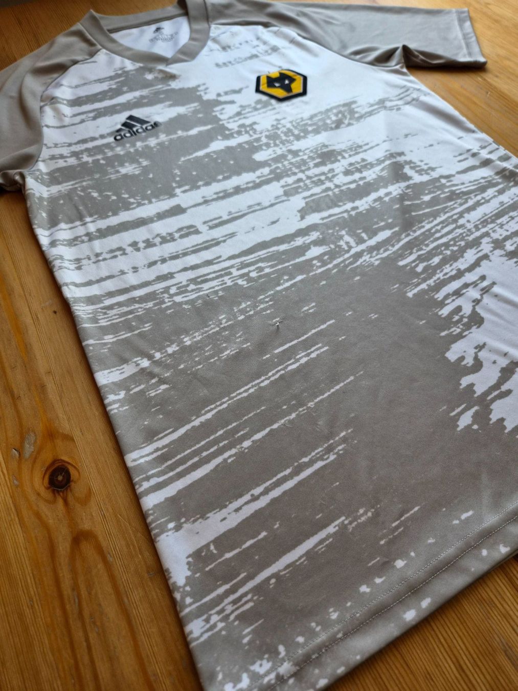Maillots de corps & Pantalons: Wolverhampton Wanderers Trainingsshirt adidas Gr. S Wolves – Neuf (Voir description) à Hägglingen par United-Village-Trade 4