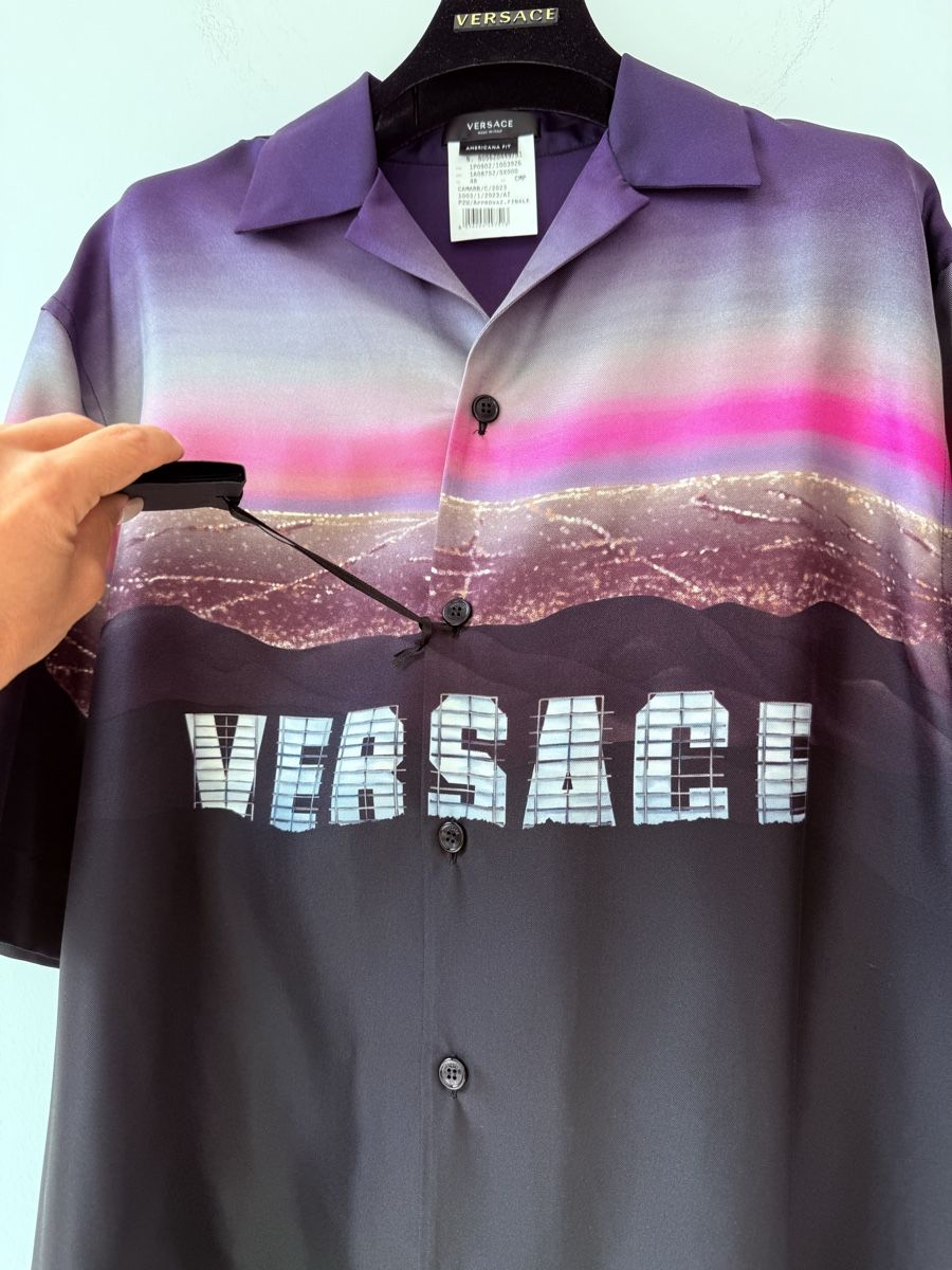 Versace Hemden: Bellissima camicia da uomo in seta firmata Versace – Neu und originalverpackt aus Castagnola von BlondiePosh 1