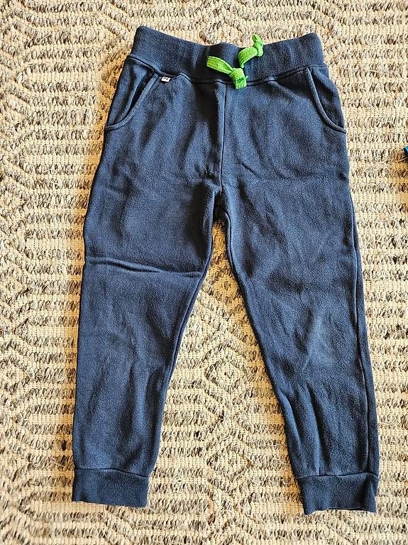 Lotti & Set di vestiti: Jungen Kleiderpaket, Grösse 128 – Usato da Nussbaumen AG venduto da Ralix 3