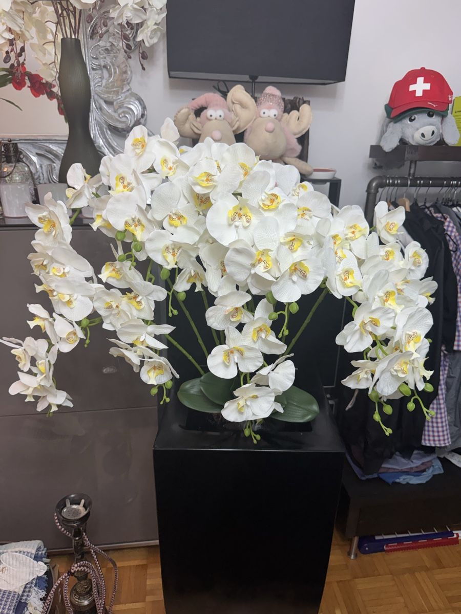 Vasen & Gefässe: Bodenvase mit künstliche Orchideen XXL – Gebraucht aus Zürich von Privat4444 4