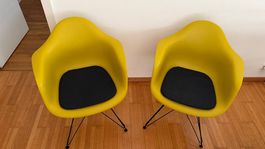 Vitra Eames Plastic Armchair DAR inkl. Vitra Sitzkissen
