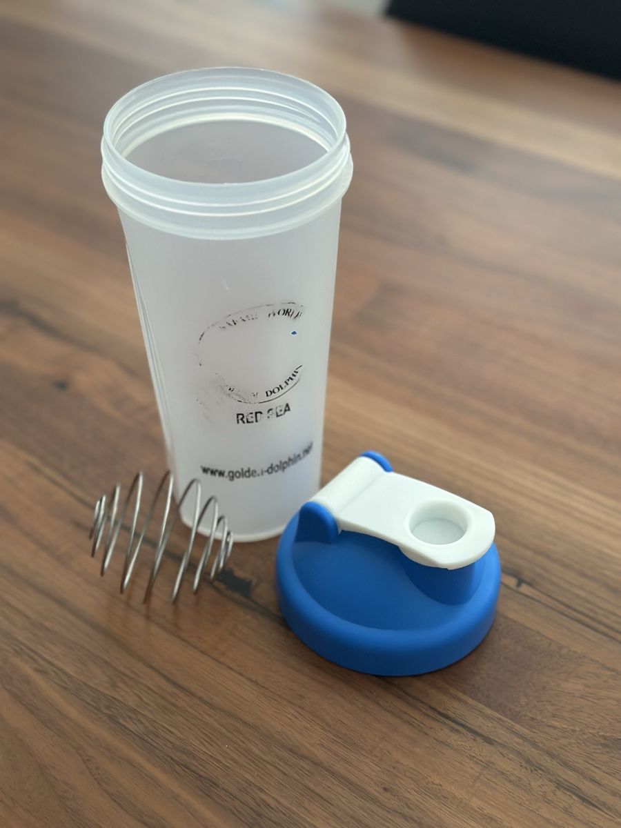Trinkflaschen & Thermosflaschen: Shaker Flasche Transparent mit Ball – Gebraucht aus St. Gallen von lelibehli 1