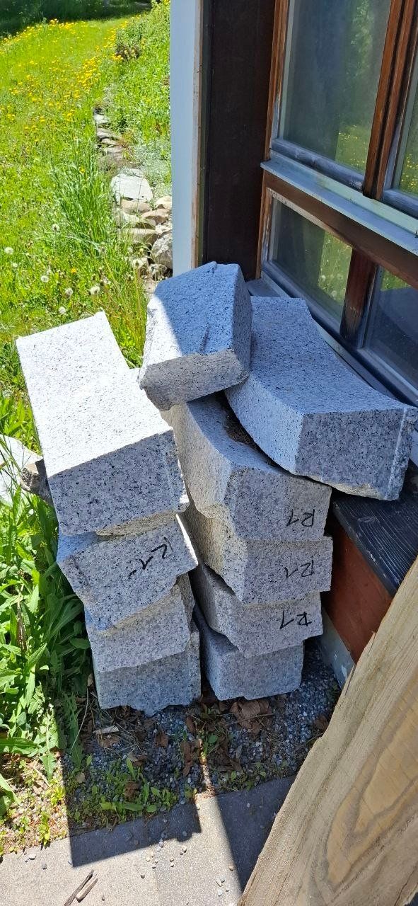 Steine & Dachziegeln: Steine, Garten, Granit? – Gebraucht aus Malix von jul_7nhn