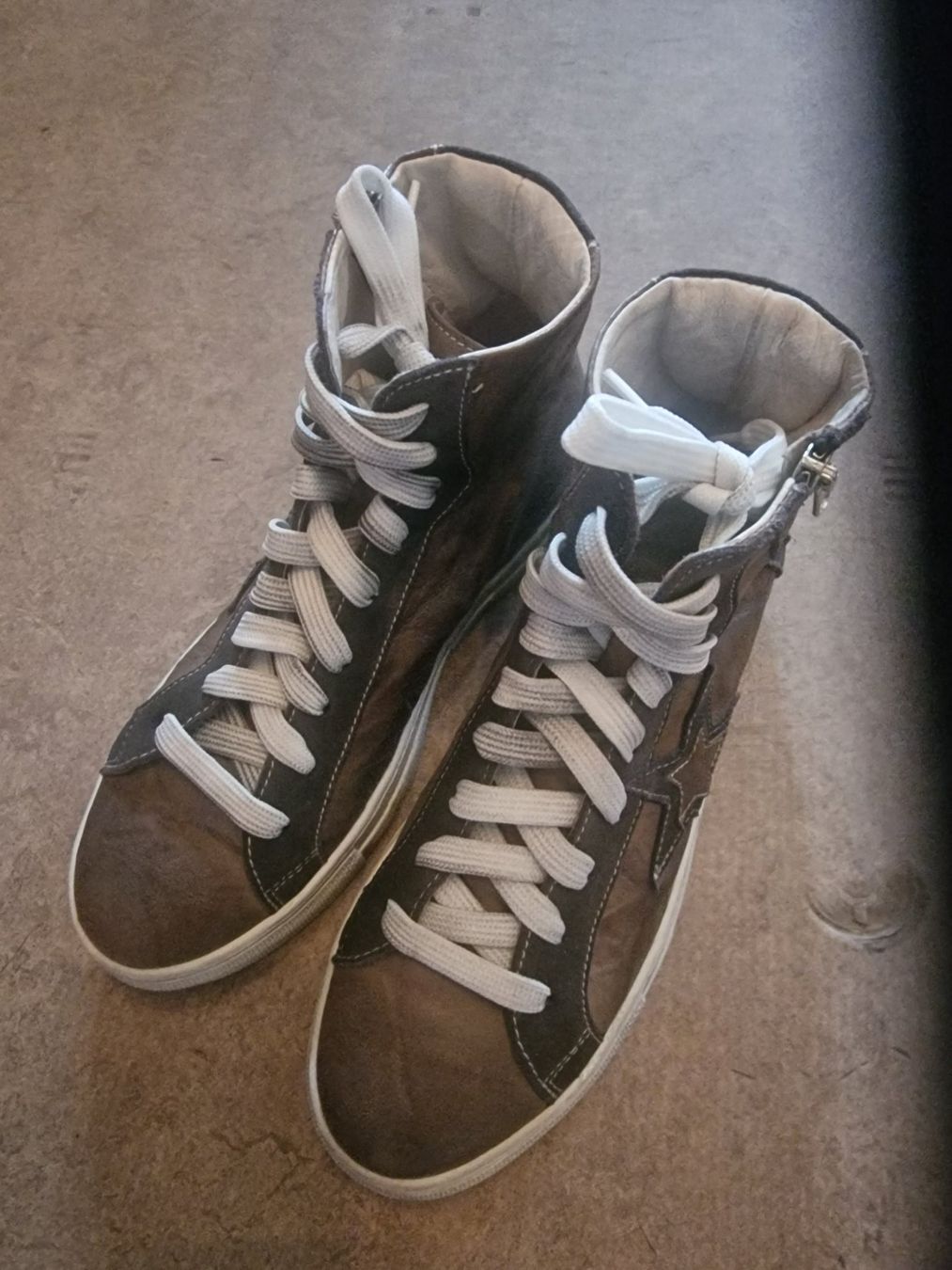 Chaussures hommes: Lederturnschuhe 37 – D'occasion à Uster par Witchblade5 1