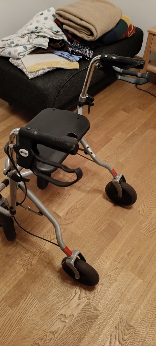 Gehhilfen: Rollator  – Gebraucht aus Rheineck von 11e_hc7w 2