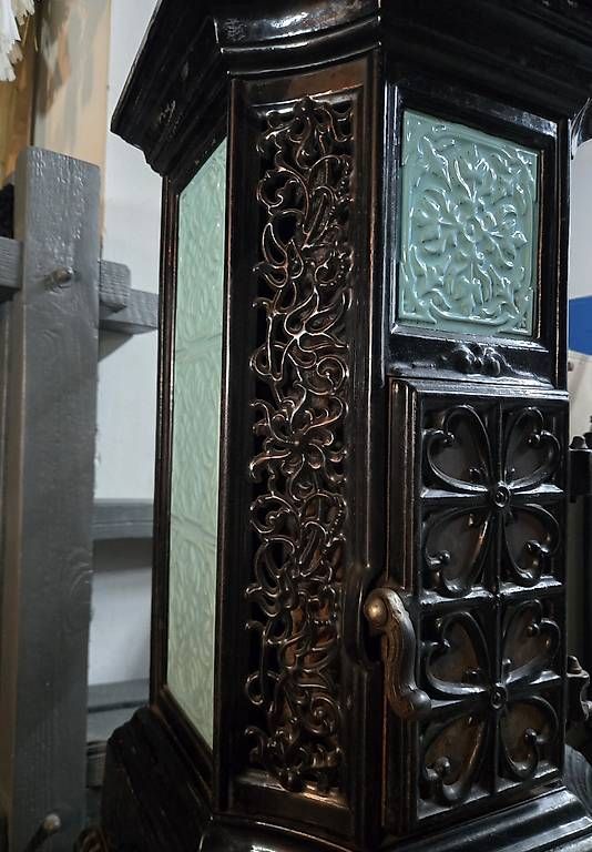 Stufe caminetto: Poêle à bois antique. – Usato da Monthey venduto da Donoma 1