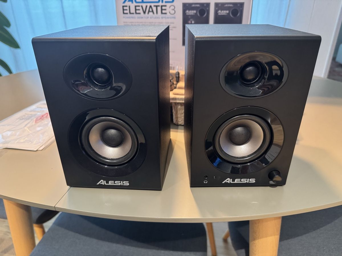 Alesis Casse acustiche: Alesis Elevate 3 aktive Studio-Lautsprecher, CH-Stecker, top – Usato da Kloten venduto da Gerecapelli